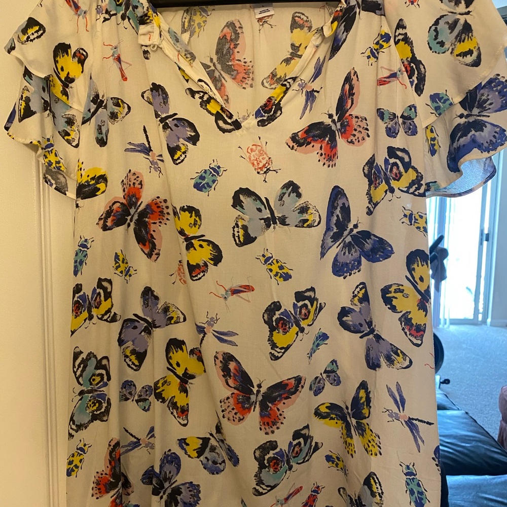 Old navy white multi butterfly short sleeve shirt!